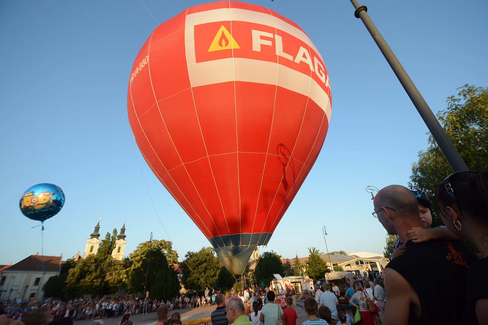 Így kezdődött az Alba Pláza előtt a hőlégballon karnevál